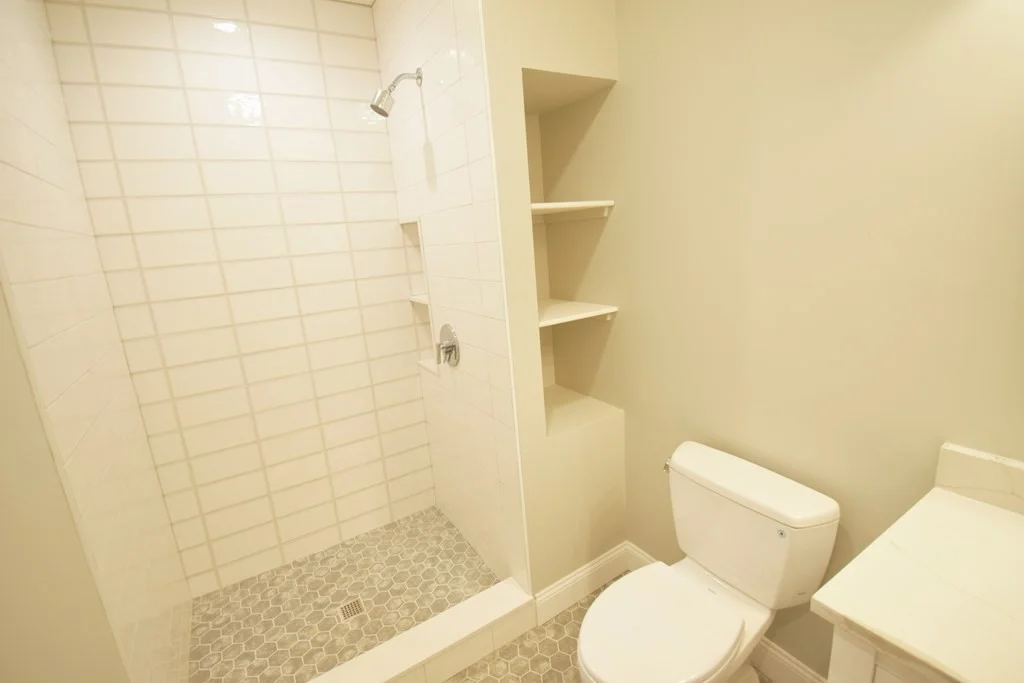 5 bed, 2 bath apartment for rent at 173 Prospect St Unit 1, Waltham — photo 5 of 8