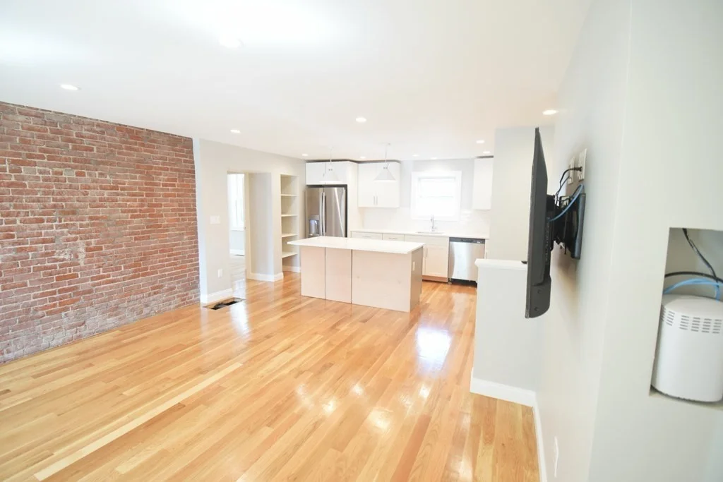 5 bed, 2 bath apartment for rent at 173 Prospect St Unit 1, Waltham — photo 2 of 8