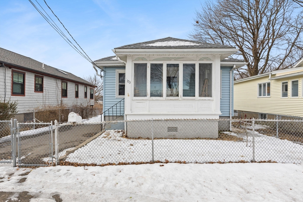 3 bed, 1 bath apartment for rent at 173 Rhoda St, Quincy — photo 1 of 22
