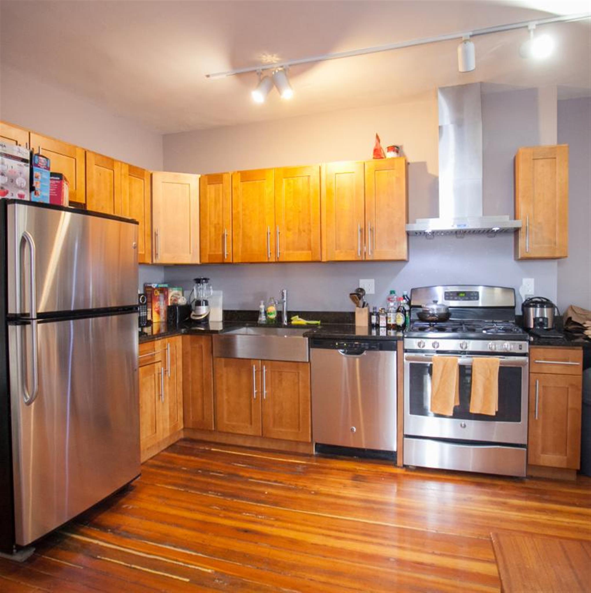 5 bed, 2 bath apartment for rent at 173 Rindge Ave Unit 3, North Cambridge — photo 1 of 10