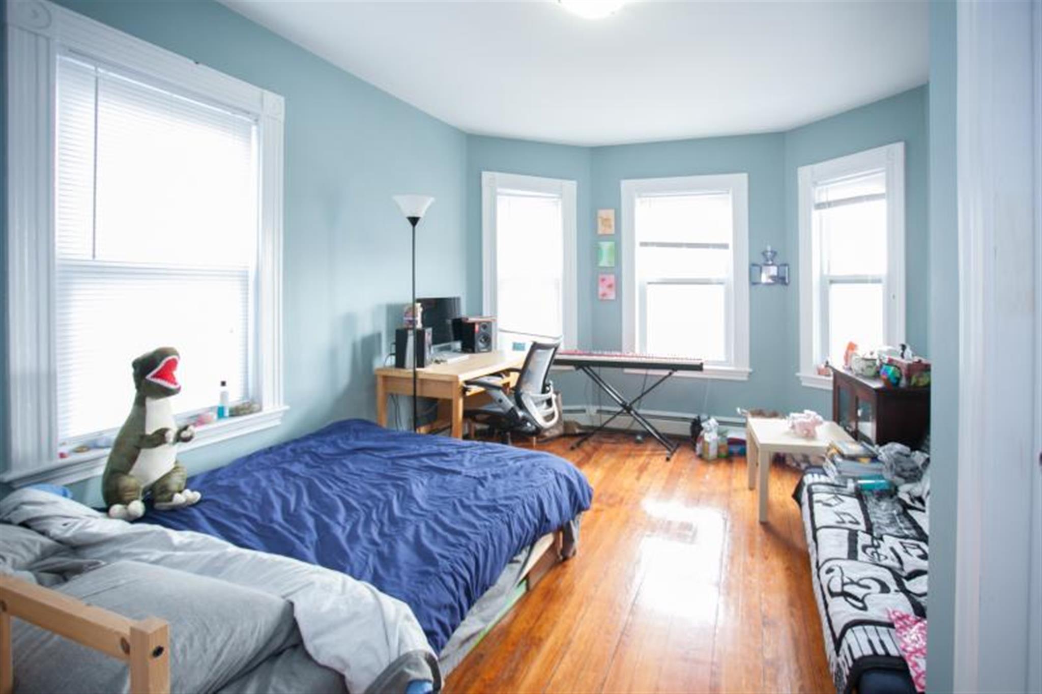 5 bed, 2 bath apartment for rent at 173 Rindge Ave Unit 3, North Cambridge — photo 6 of 10