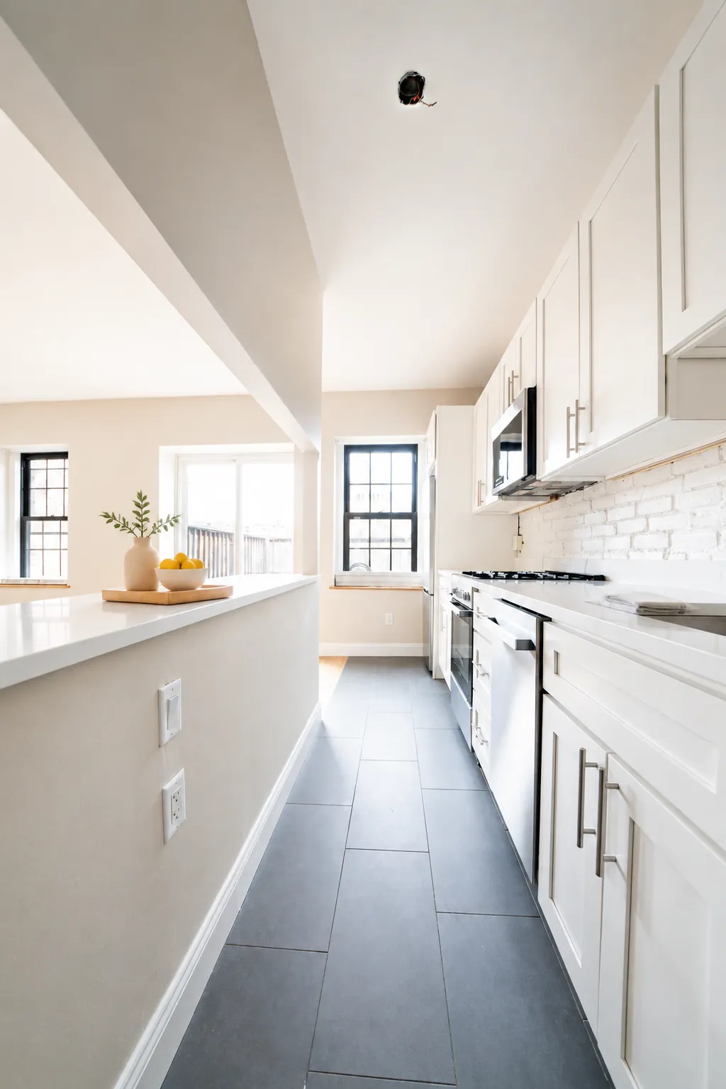 Studio bed, 1 bath apartment for rent at 173 Saint Botolph St Unit 7, Back Bay — photo 1 of 10