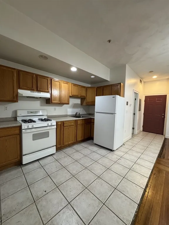2 bed, 1 bath apartment for rent at 173 Winnisimmet St Unit 2, Chelsea — photo 1 of 9