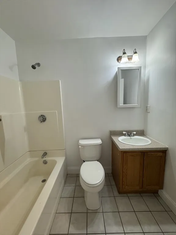 2 bed, 1 bath apartment for rent at 173 Winnisimmet St Unit 2, Chelsea — photo 4 of 9