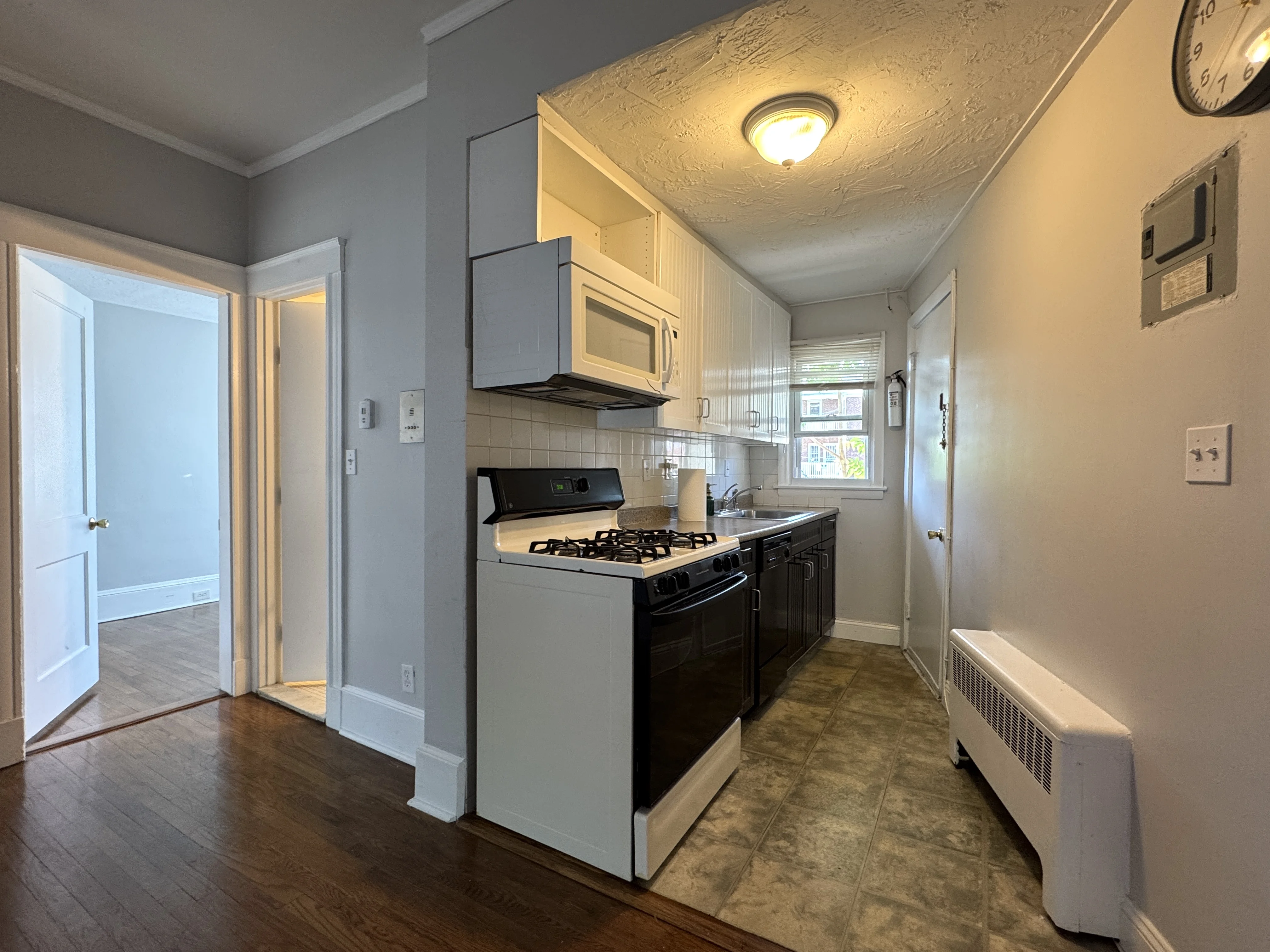 2 bed, 1 bath apartment for rent at 1730 Commonwealth Ave Unit 3, Brighton — photo 4 of 26
