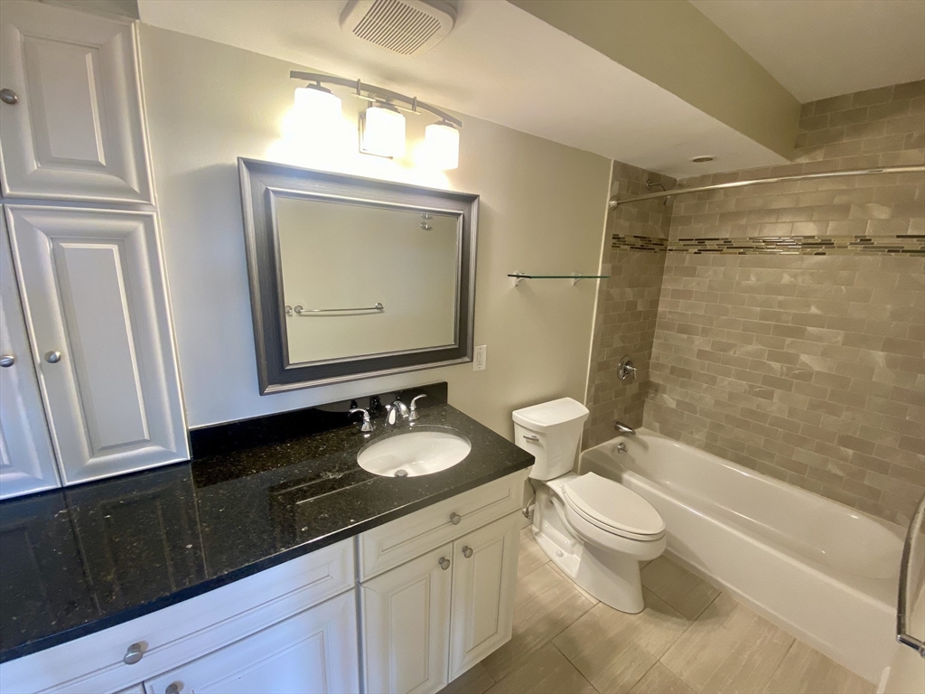 2 bed, 1 bath apartment for rent at 1731 Beacon St Unit 1206, Brookline — photo 5 of 16