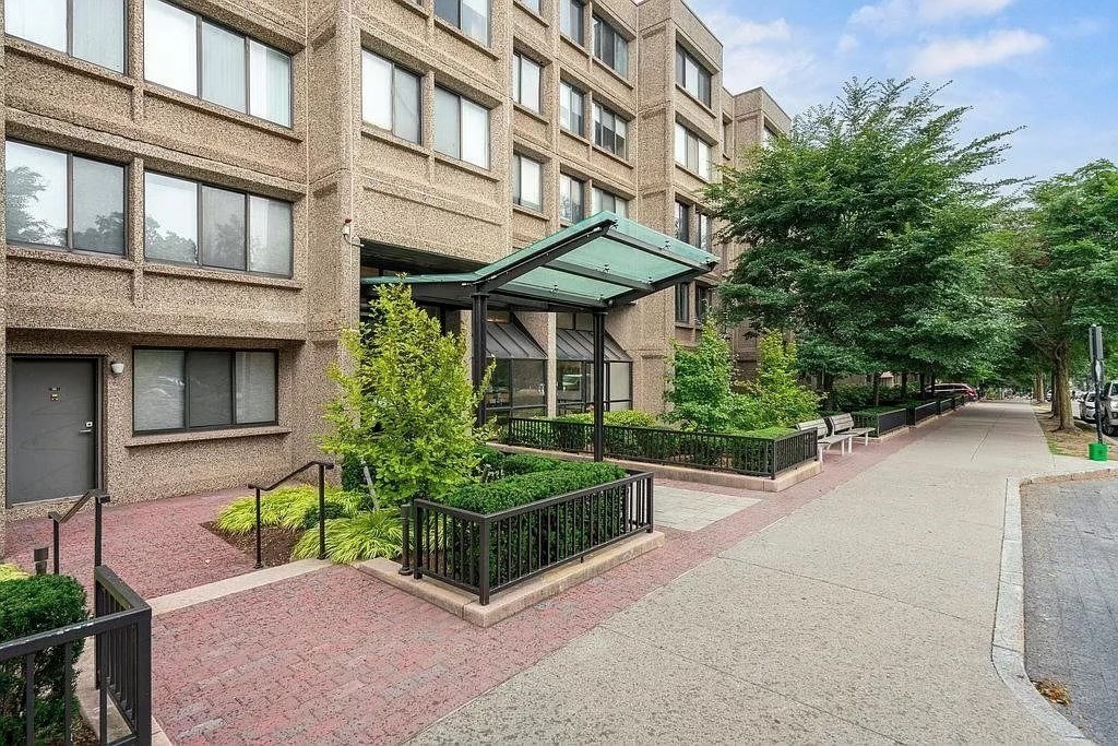 2 bed, 1 bath apartment for rent at 1731 Beacon St Unit 1206, Brookline — photo 13 of 16