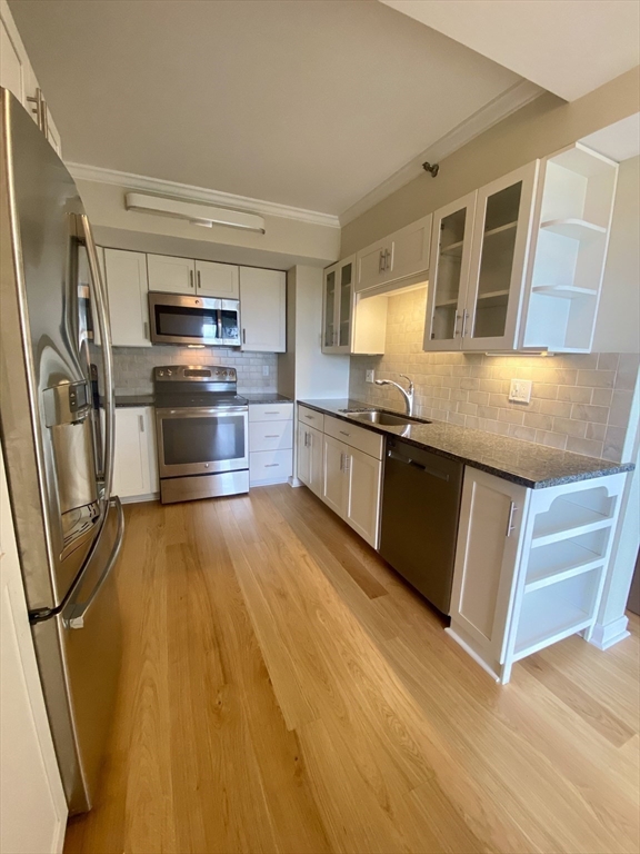 2 bed, 1 bath apartment for rent at 1731 Beacon St Unit 1206, Brookline — photo 9 of 16