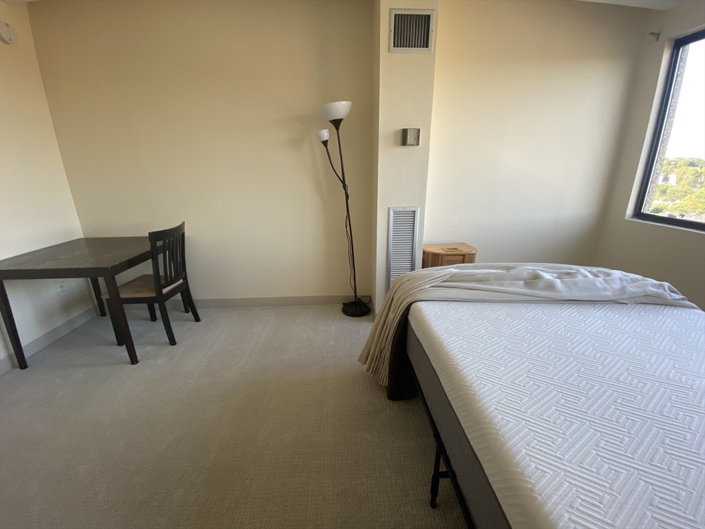 2 bed, 1 bath apartment for rent at 1731 Beacon St Unit 1507, Brookline — photo 8 of 28