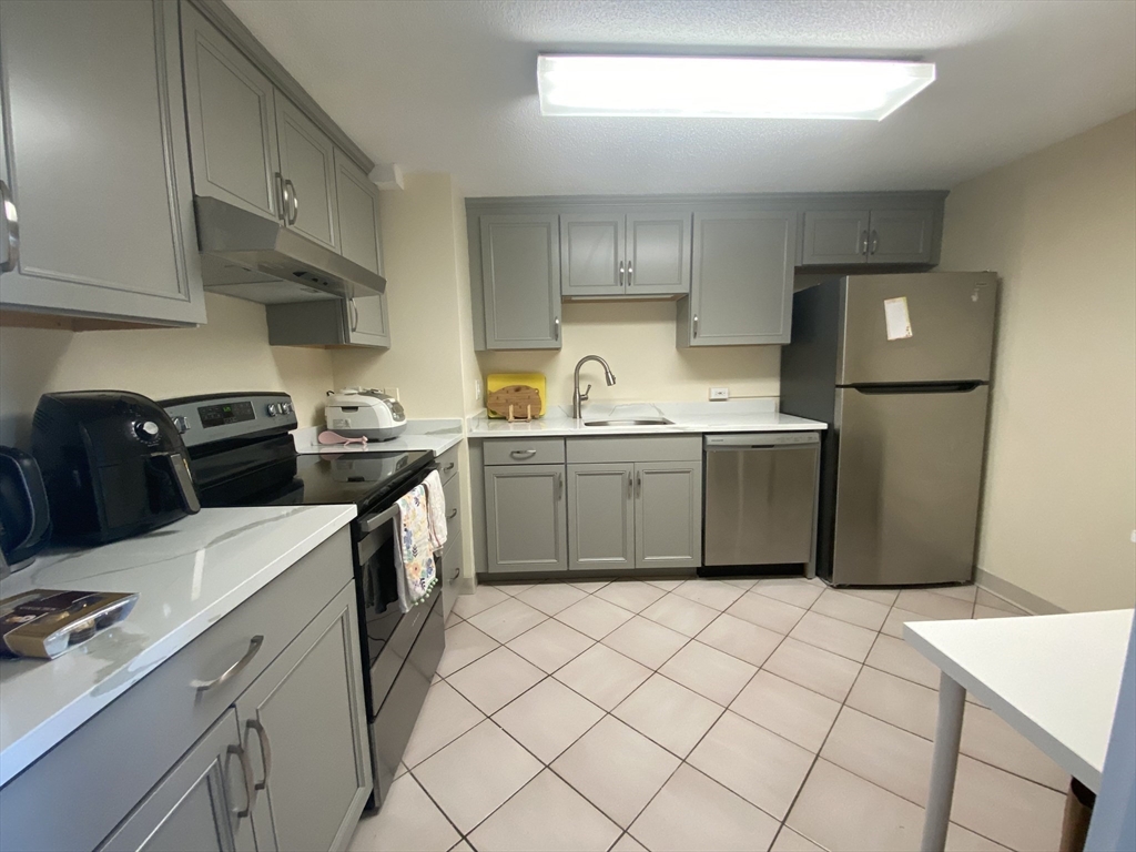2 bed, 1 bath apartment for rent at 1731 Beacon St Unit 1507, Brookline — photo 20 of 28