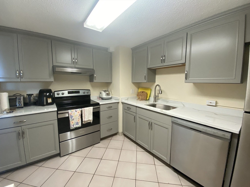 2 bed, 1 bath apartment for rent at 1731 Beacon St Unit 1507, Brookline — photo 18 of 28