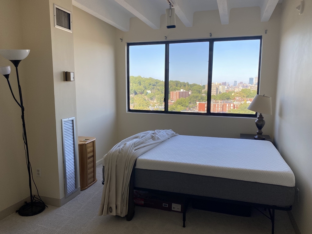 2 bed, 1 bath apartment for rent at 1731 Beacon St Unit 1507, Brookline — photo 7 of 28