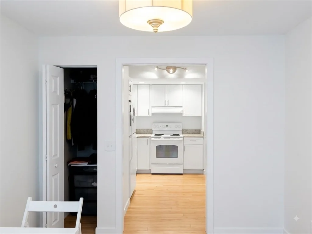 2 bed, 1 bath apartment for rent at 1731 Beacon St Unit 206, Brookline — photo 3 of 13