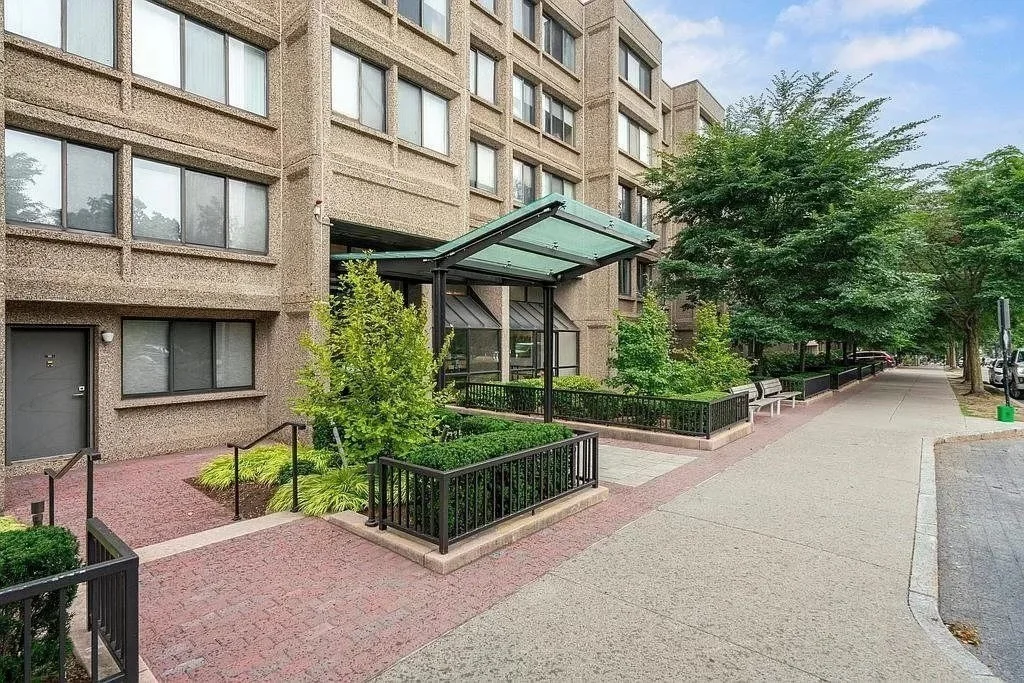 2 bed, 1 bath apartment for rent at 1731 Beacon St Unit 206, Brookline — photo 8 of 13