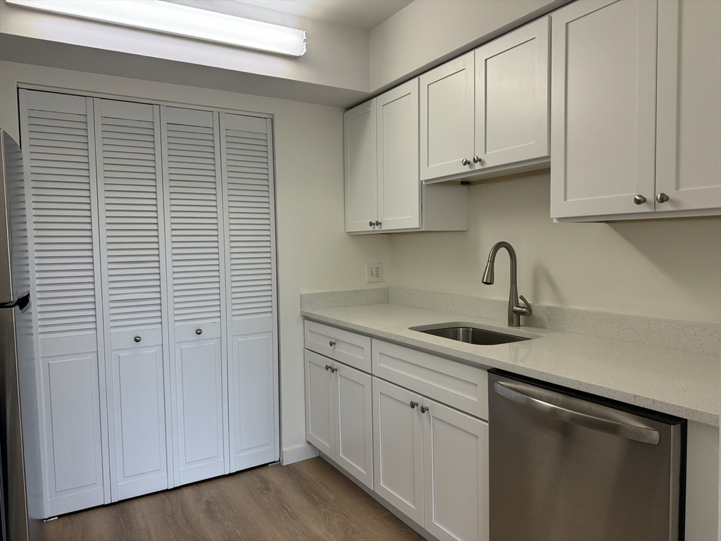 1 bed, 1 bath apartment for rent at 1731 Beacon St Unit 301, Brookline — photo 1 of 16