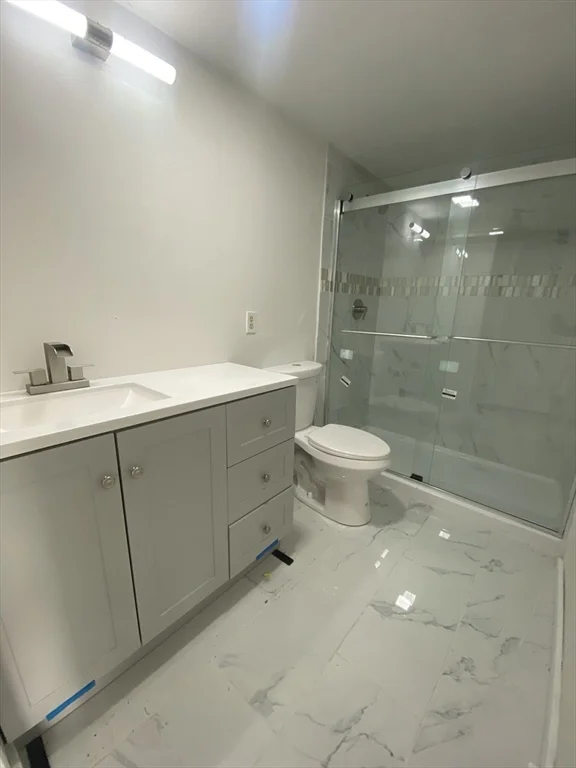 3 bed, 2 bath apartment for rent at 1731 Beacon St Unit 304, Beaconsfield — photo 6 of 10
