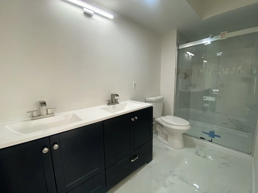 3 bed, 2 bath apartment for rent at 1731 Beacon St Unit 304, Beaconsfield — photo 4 of 10