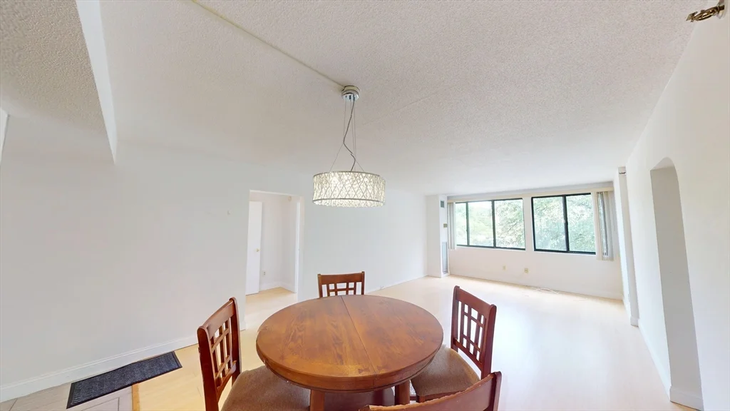 2 bed, 1 bath apartment for rent at 1731 Beacon St Unit 305, Brookline — photo 4 of 12