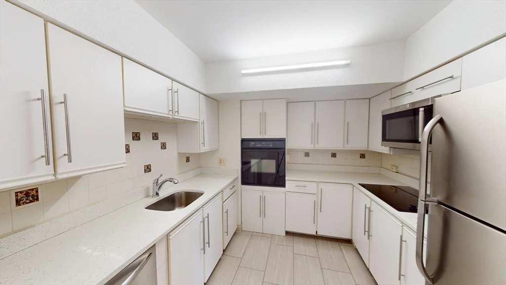 2 bed, 1 bath apartment for rent at 1731 Beacon St Unit 305, Brookline — photo 1 of 12
