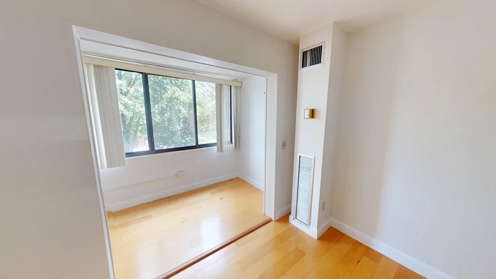 2 bed, 1 bath apartment for rent at 1731 Beacon St Unit 305, Brookline — photo 2 of 12