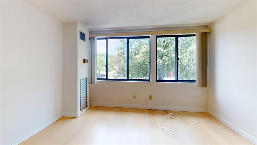 2 bed, 1 bath apartment for rent at 1731 Beacon St Unit 305, Brookline — photo 11 of 12