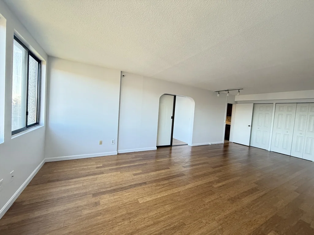2 bed, 1 bath apartment for rent at 1731 Beacon St Unit 8E, Brookline — photo 2 of 10