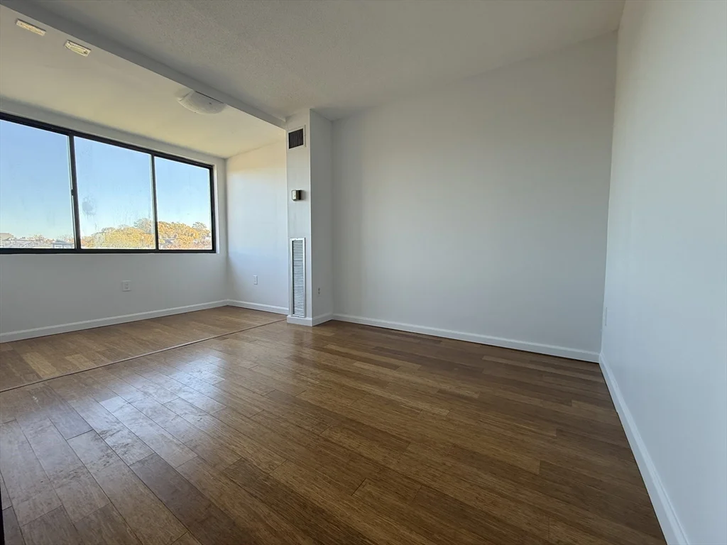 2 bed, 1 bath apartment for rent at 1731 Beacon St Unit 8E, Brookline — photo 4 of 10