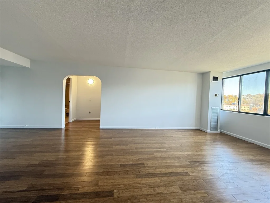2 bed, 1 bath apartment for rent at 1731 Beacon St Unit 8E, Brookline — photo 5 of 10