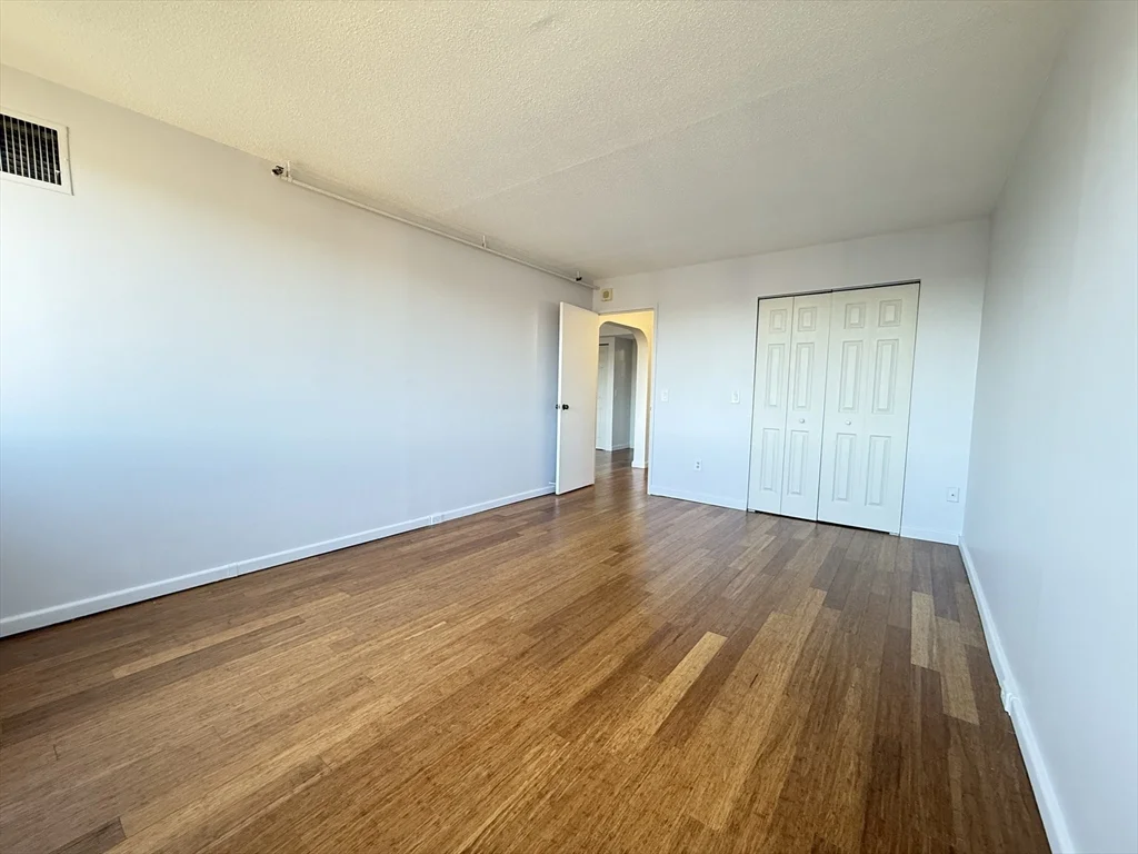 2 bed, 1 bath apartment for rent at 1731 Beacon St Unit 8E, Brookline — photo 3 of 10