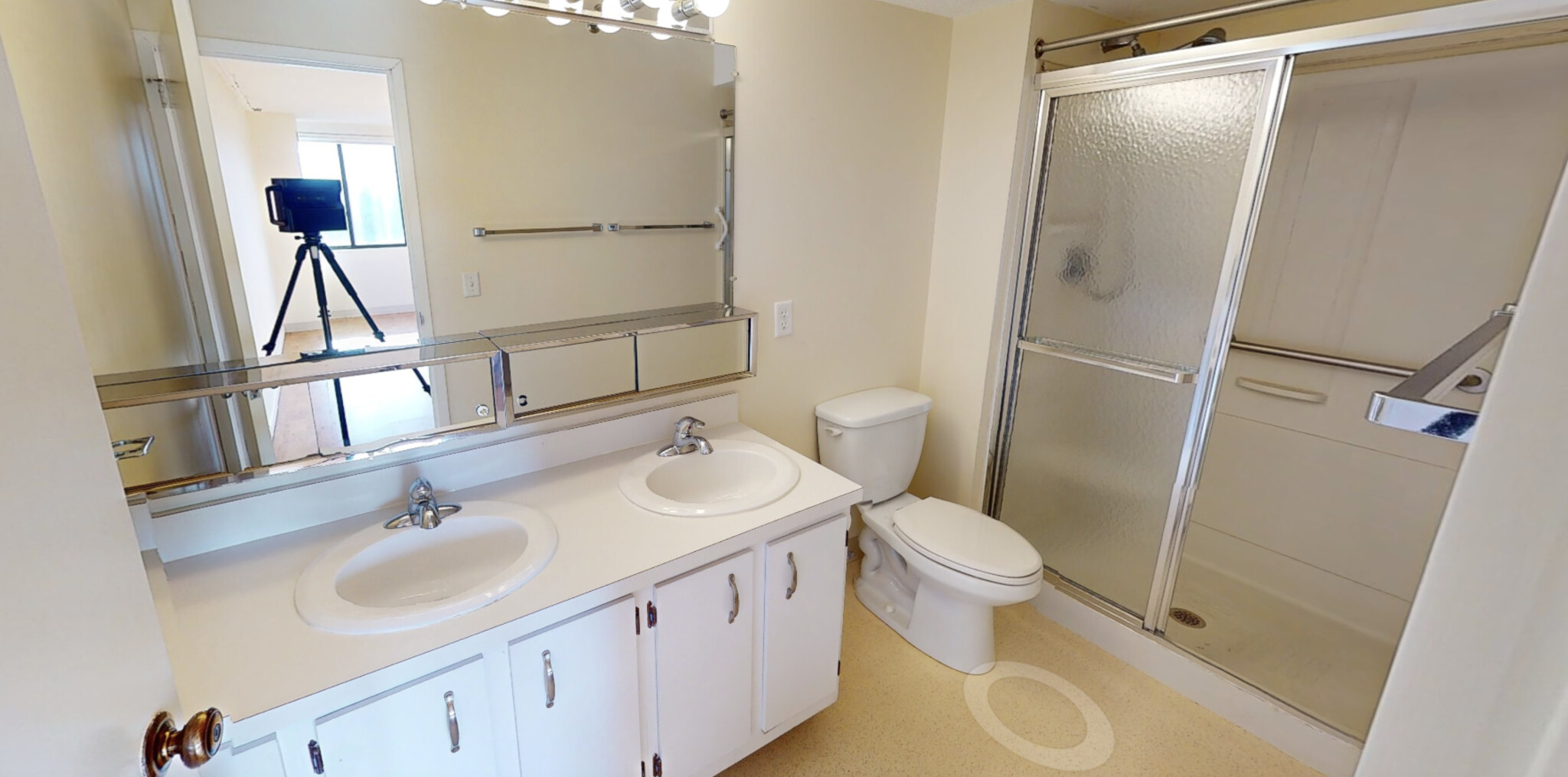2 bed, 2 bath apartment for rent at 1731 Beacon St Unit 910, Washington Square — photo 5 of 12