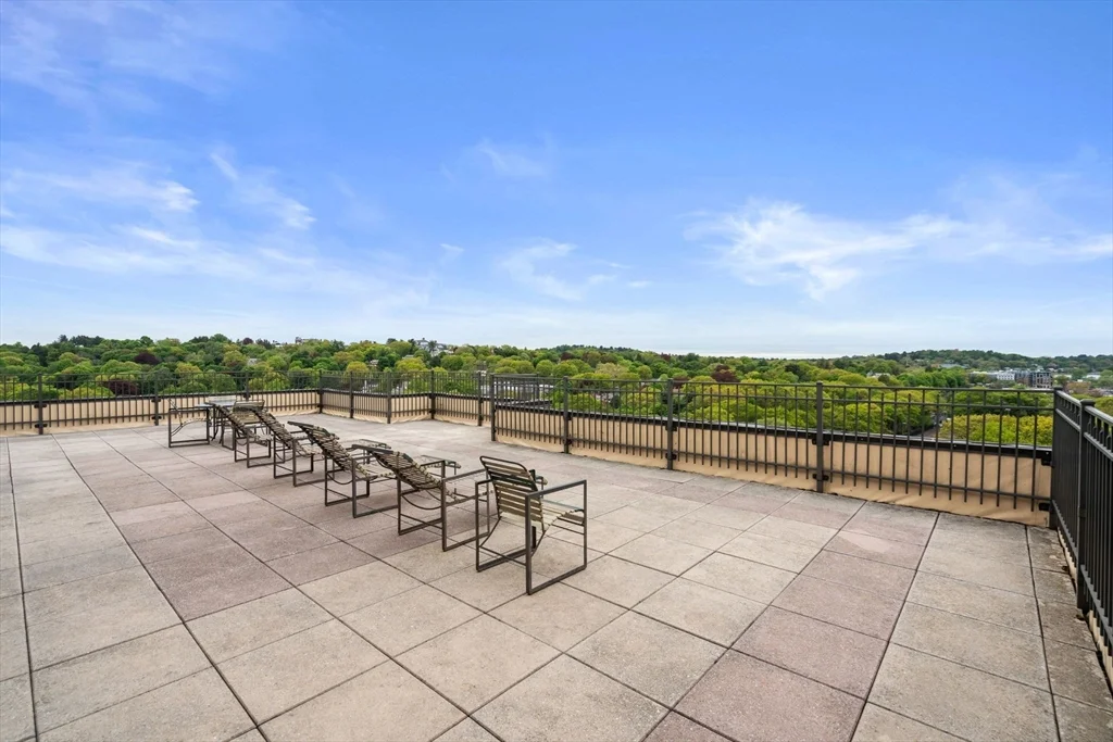1 bed, 1 bath apartment for rent at 1731 Beacon Unit 221, Brookline — photo 19 of 27