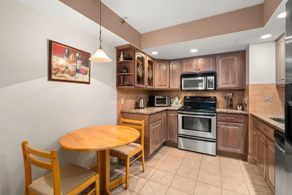 1 bed, 1 bath apartment for rent at 1731 Beacon Unit 221, Brookline — photo 3 of 27