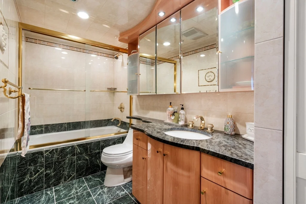 1 bed, 1 bath apartment for rent at 1731 Beacon Unit 221, Brookline — photo 14 of 27