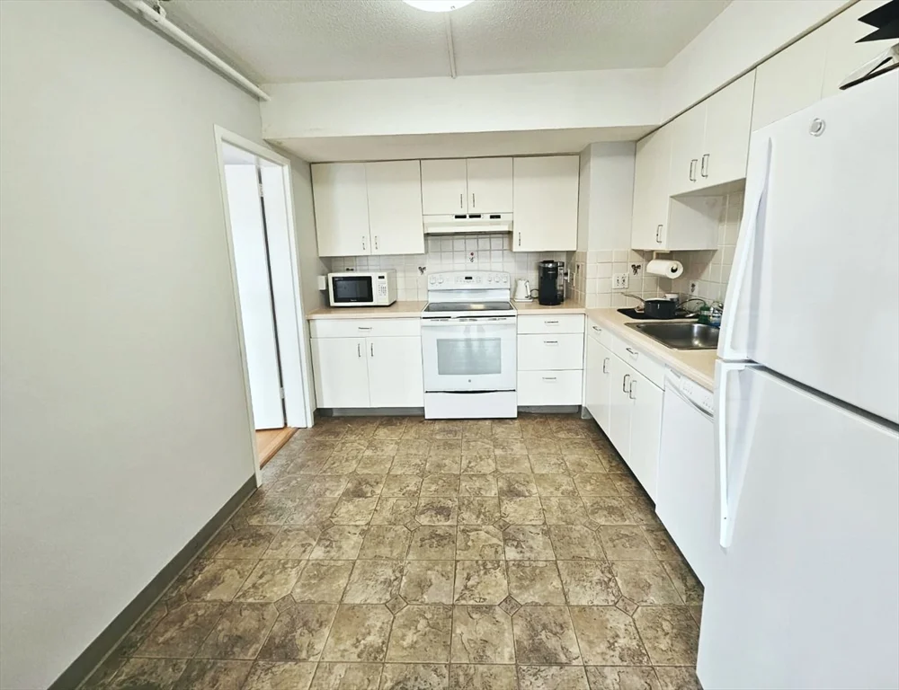 1 bed, 1 bath apartment for rent at 1731 Beacon Unit 521, Beaconsfield — photo 10 of 31