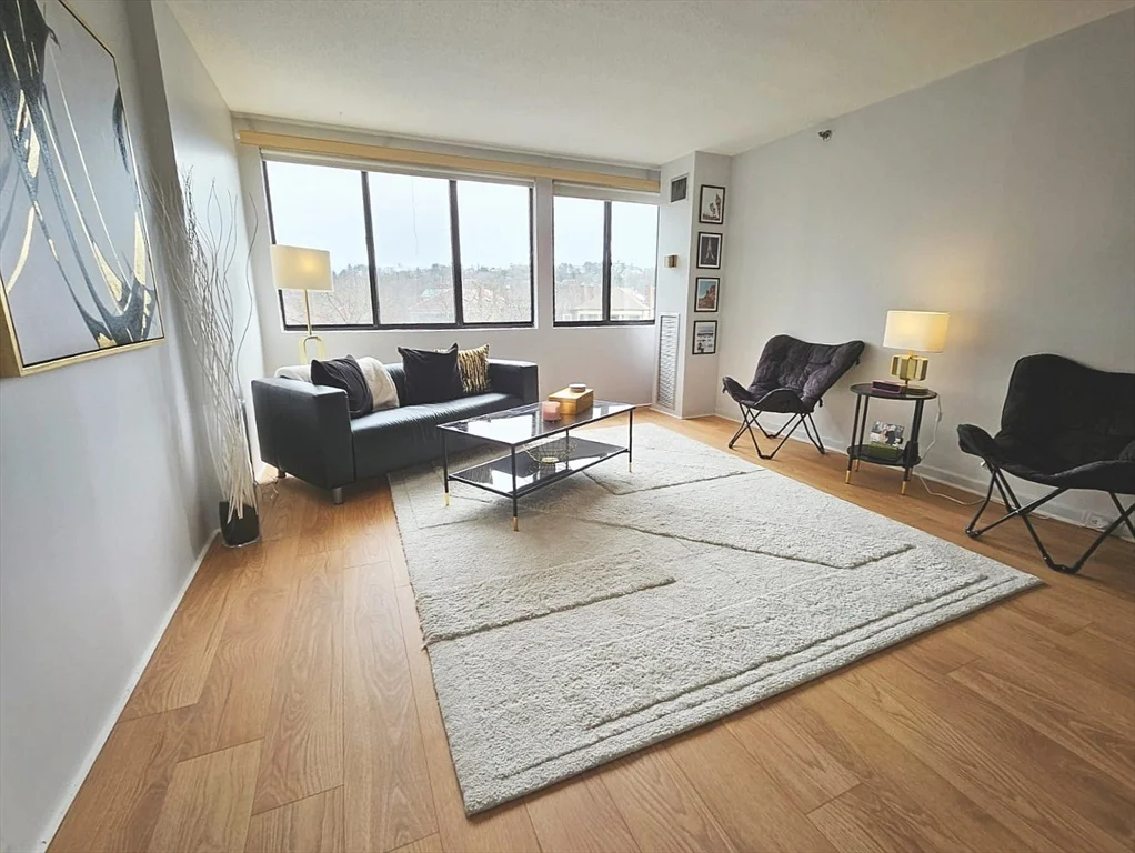 1 bed, 1 bath apartment for rent at 1731 Beacon Unit 521, Beaconsfield — photo 3 of 31