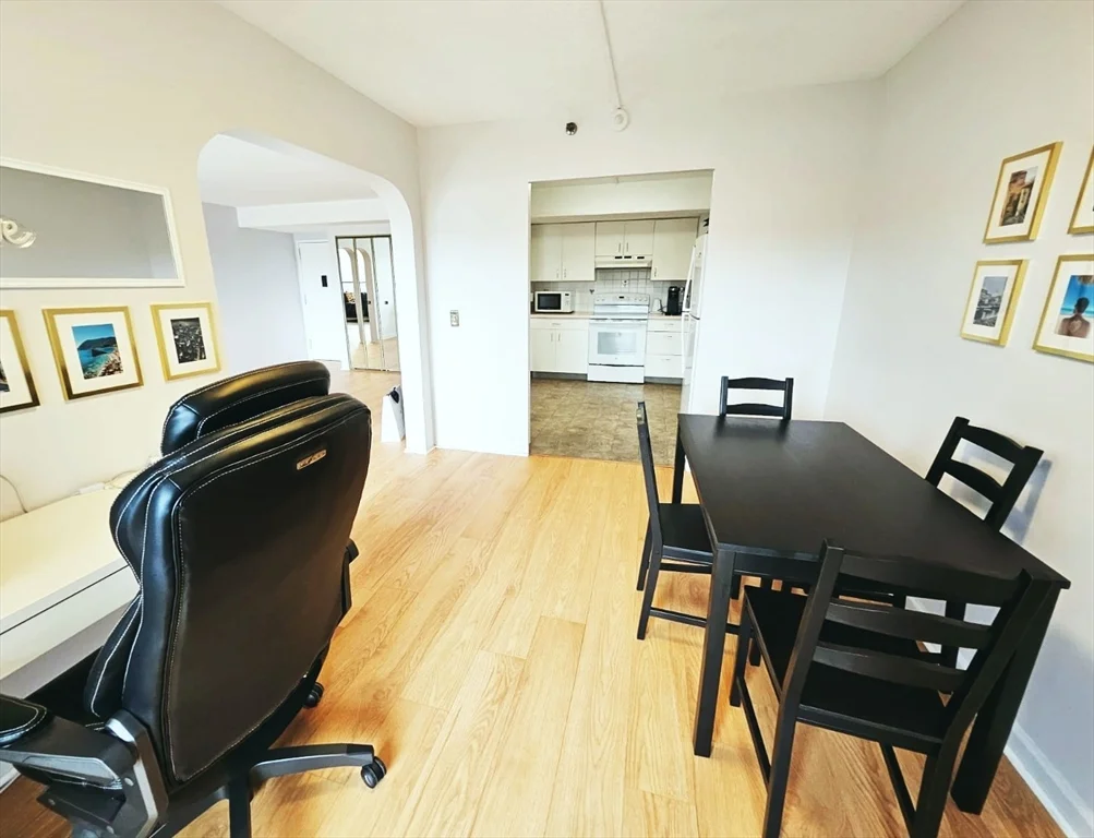 1 bed, 1 bath apartment for rent at 1731 Beacon Unit 521, Beaconsfield — photo 9 of 31