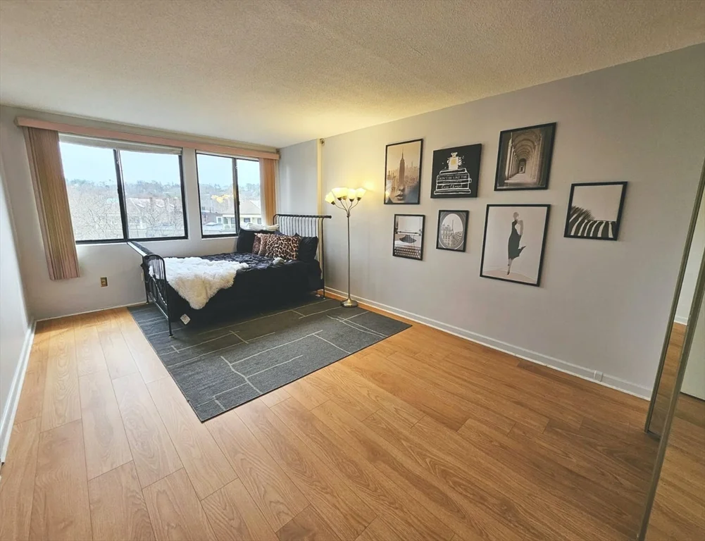 1 bed, 1 bath apartment for rent at 1731 Beacon Unit 521, Beaconsfield — photo 4 of 31
