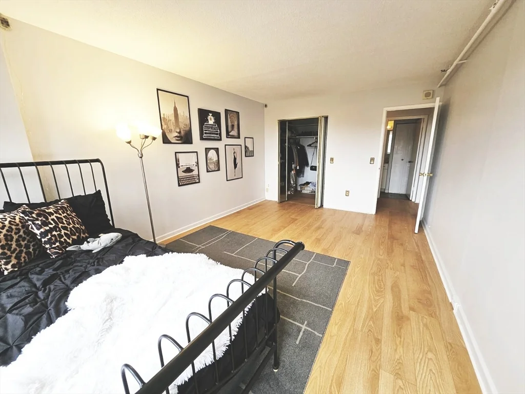 1 bed, 1 bath apartment for rent at 1731 Beacon Unit 521, Beaconsfield — photo 5 of 31