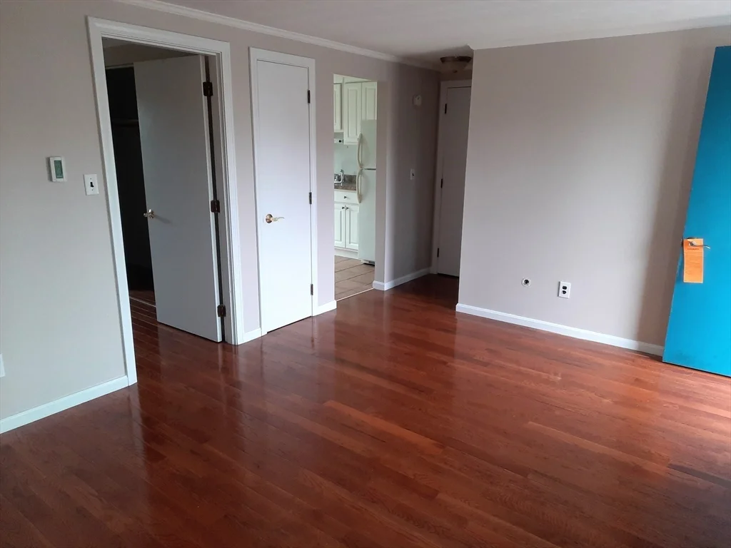 1 bed, 1 bath apartment for rent at 1733 Ocean St Unit B, Marshfield — photo 2 of 6