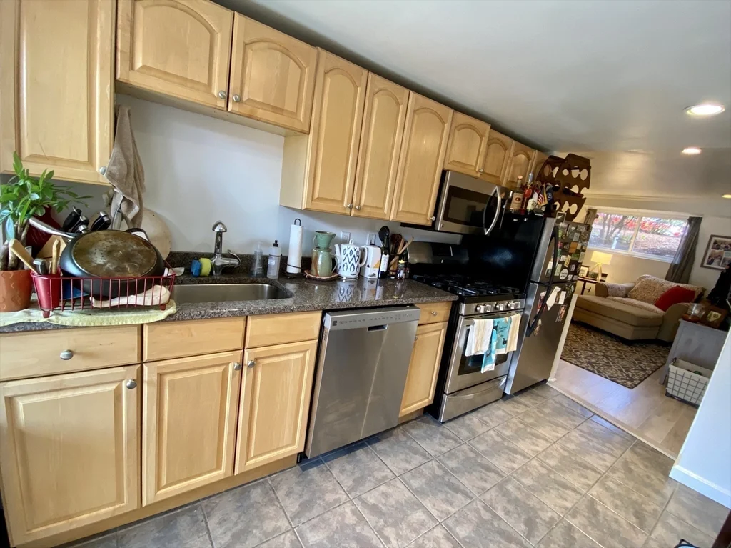 2 bed, 1 bath apartment for rent at 1734 Commonwealth Ave Unit 2, Brighton — photo 4 of 11