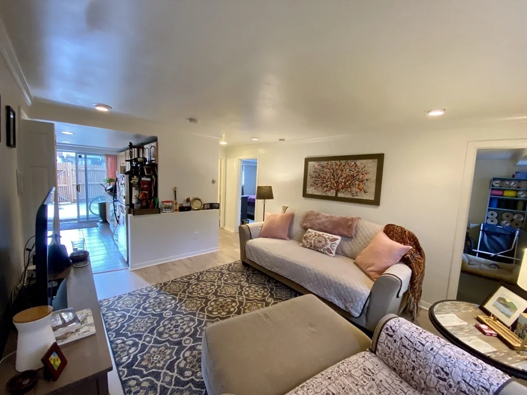 2 bed, 1 bath apartment for rent at 1734 Commonwealth Ave Unit 2, Brighton — photo 3 of 11