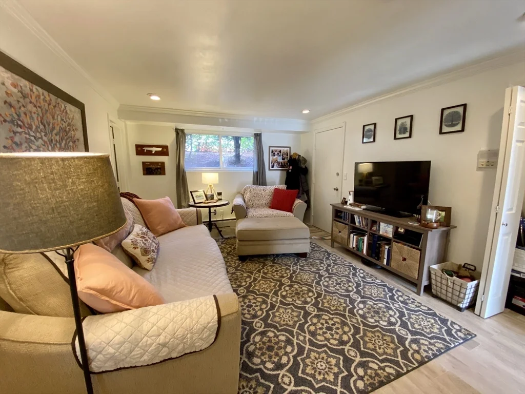 2 bed, 1 bath apartment for rent at 1734 Commonwealth Ave Unit 2, Brighton — photo 2 of 11