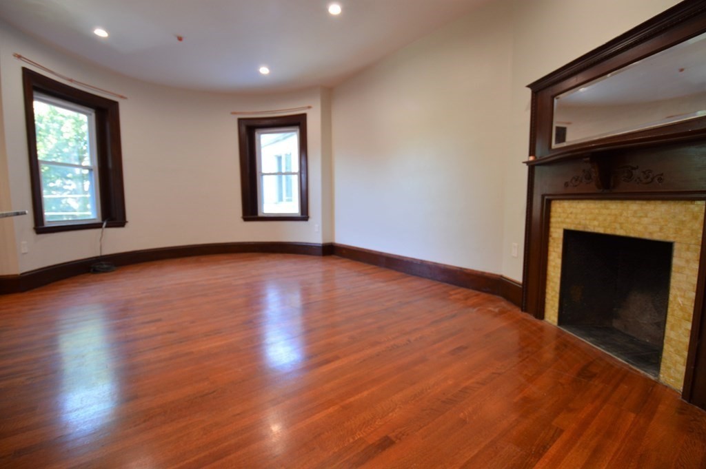 2 bed, 1 bath apartment for rent at 1736 Beacon St Unit 2, Brookline