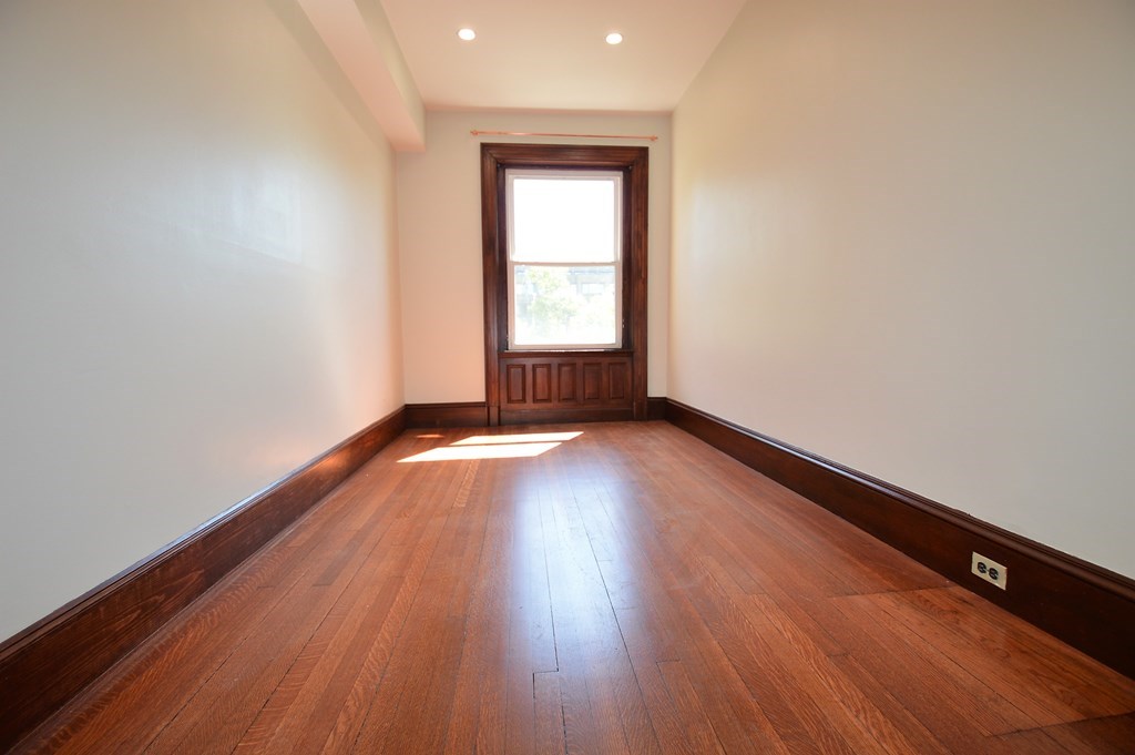 2 bed, 1 bath apartment for rent at 1736 Beacon St Unit 2, Brookline — photo 9 of 12