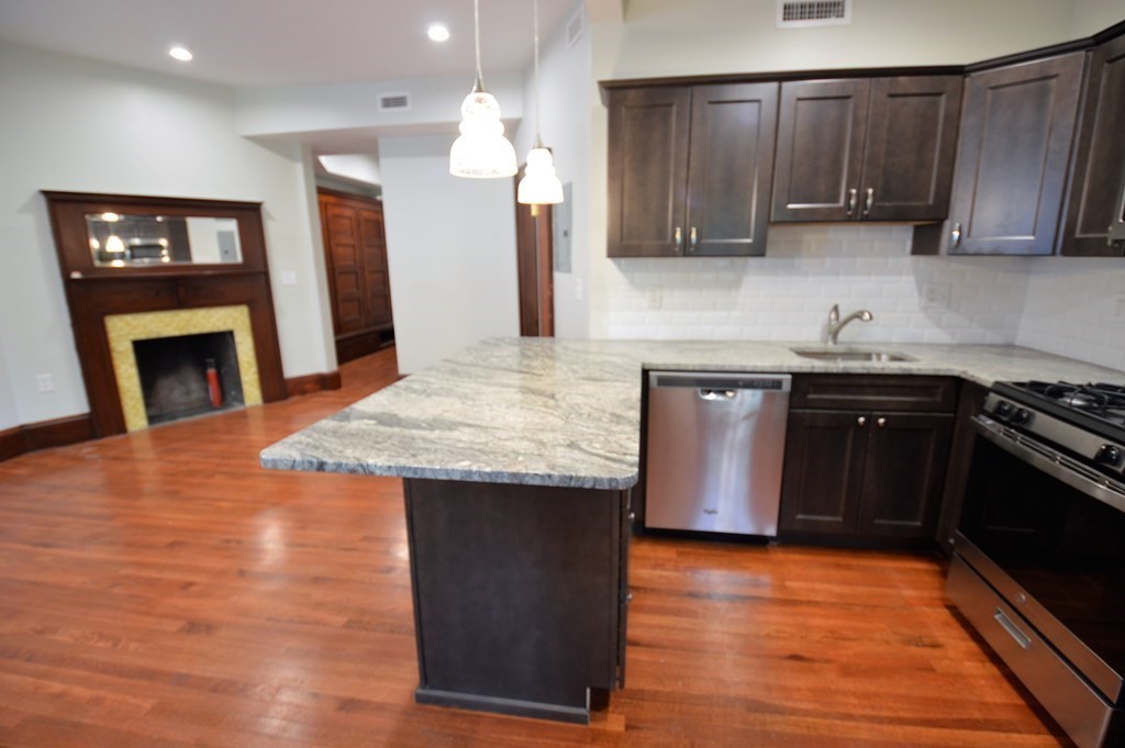 2 bed, 1 bath apartment for rent at 1736 Beacon St Unit 2, Brookline — photo 6 of 12