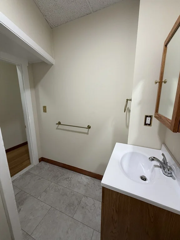 2 bed, 1 bath apartment for rent at 174 Adams St Unit 1, Waltham — photo 25 of 28