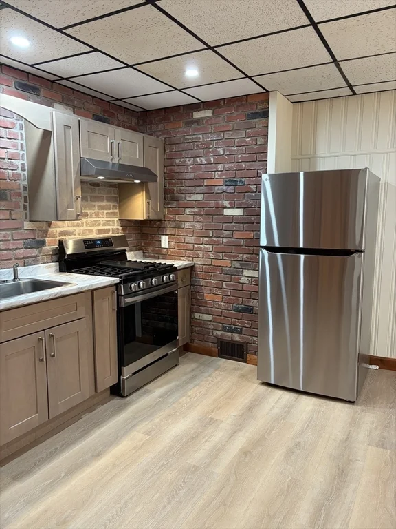 2 bed, 1 bath apartment for rent at 174 Adams St Unit 1, Waltham — photo 4 of 28