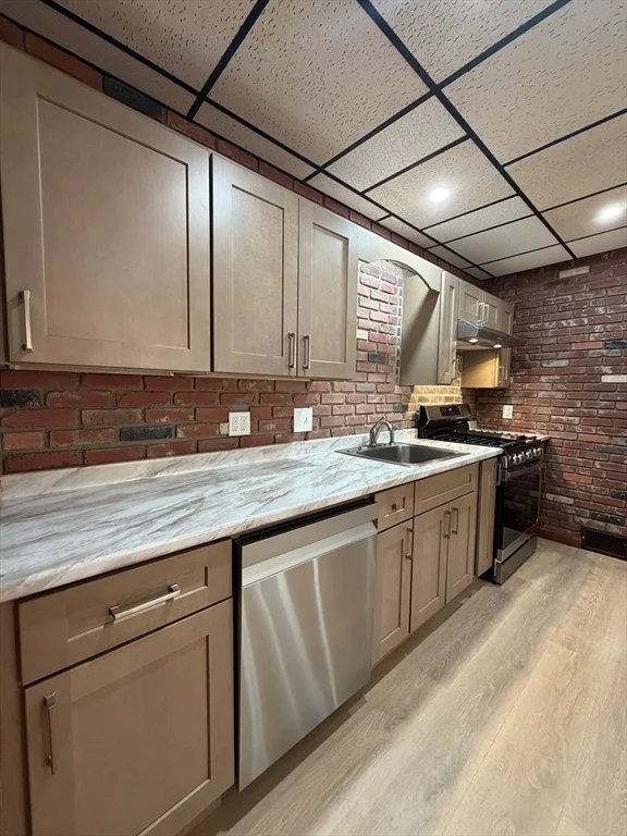 2 bed, 1 bath apartment for rent at 174 Adams St Unit 1, Waltham — photo 5 of 28