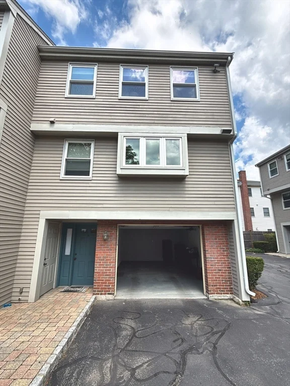 2 bed, 2 bath apartment for rent at 174 Adams St Unit 6, Nonantum — photo 5 of 36