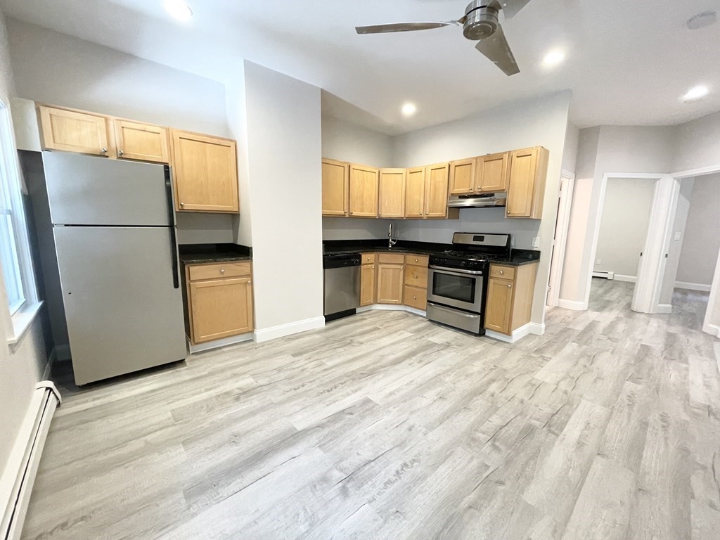 4 bed, 2 bath apartment for rent at 174 Bolton St Unit 1, Boston — photo 2 of 18